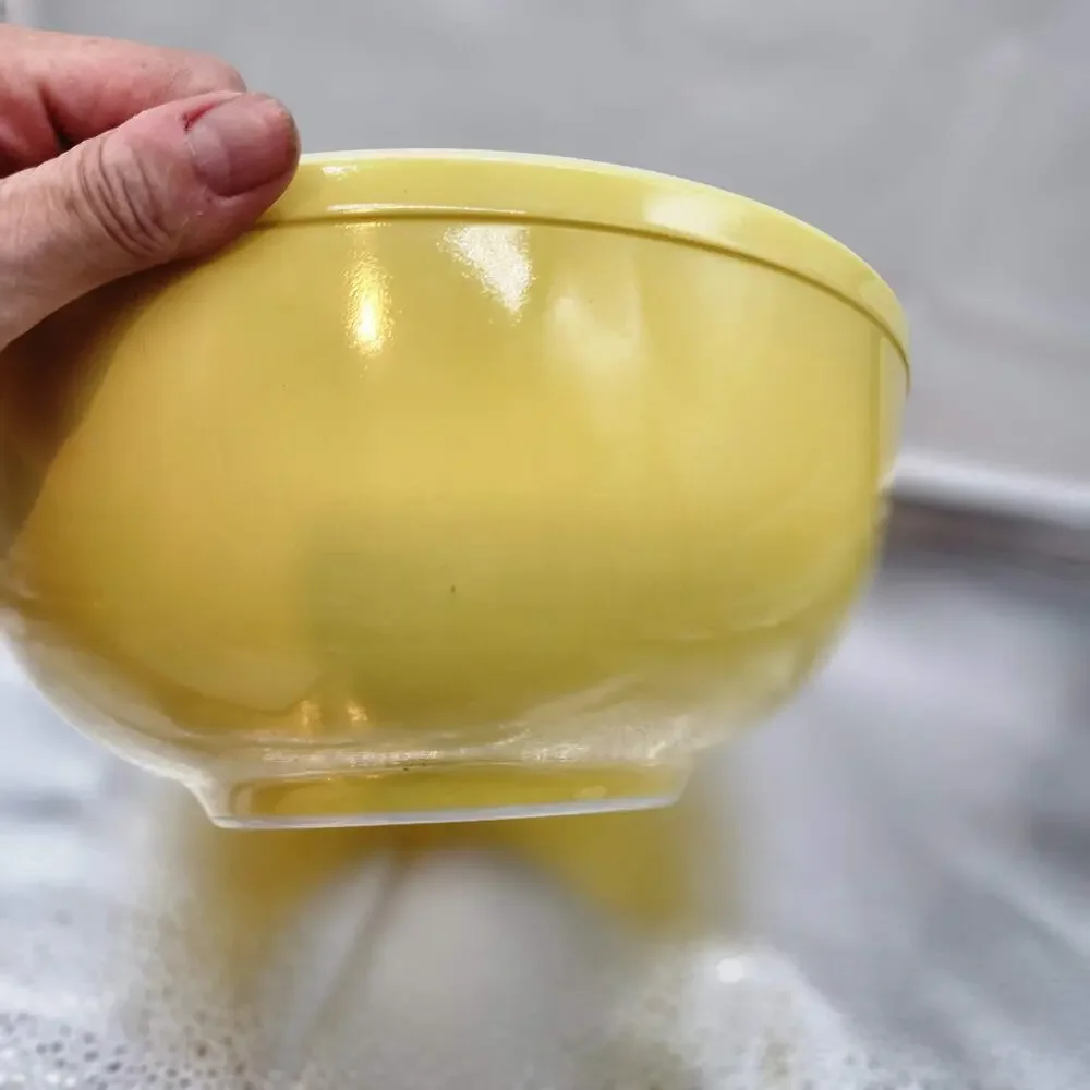 Vintage 1950’s PYREX “Primary Yellow” #404 4 Qt Nesting Mixing Bowl